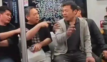 脏”被拘留：你“高贵”的样子真让人恶心！EVO视讯大快人心！北京大爷骂劳动者“(图2)